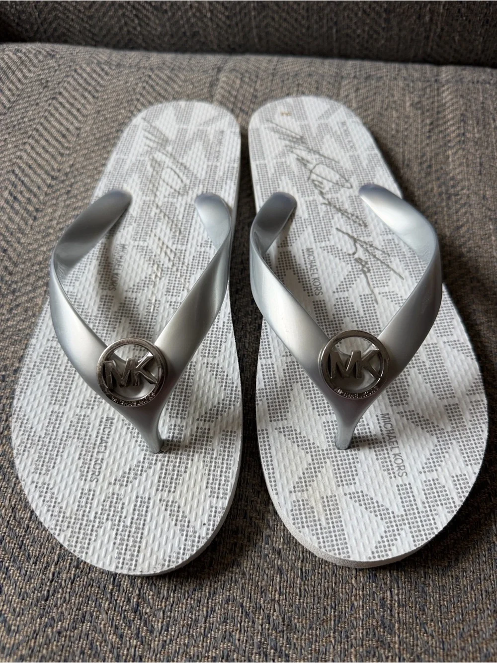 Michael Kors MK Flip Flop Silver Rubber Straps size: 7